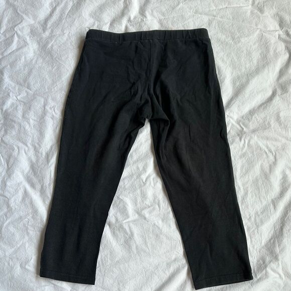 Classic Black Cropped Leggings - Picture 2 of 5